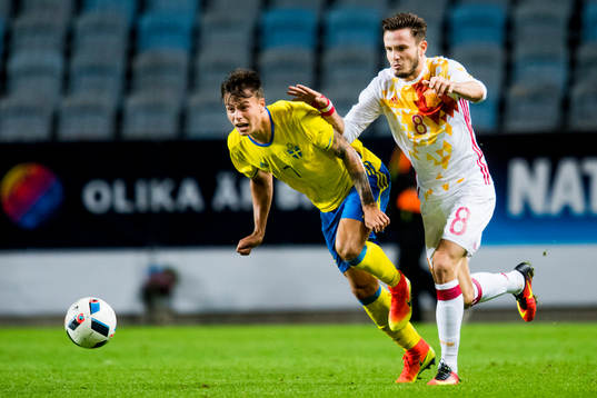 Sveriges Melker Hallberg och Spaniens Saul Niguez