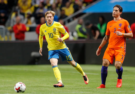 Sveriges Emil Forsberg och Hollands Daryl Janmaat