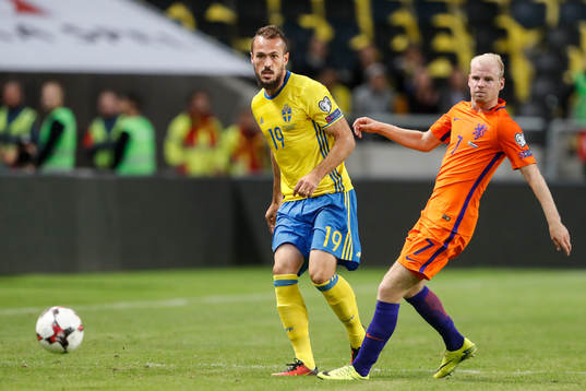 Sveriges Emir Kujovic och Hollands Davy Klaassen
