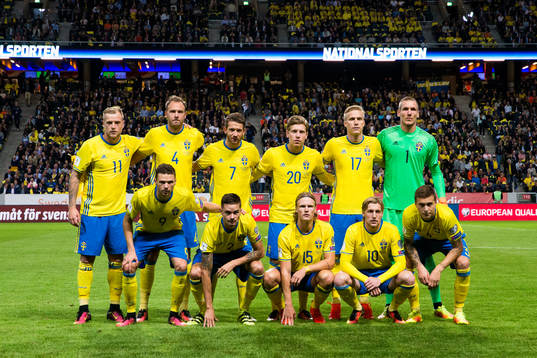 Sveriges startelva innan fotbollsmatchen i VM-kvalet mellan