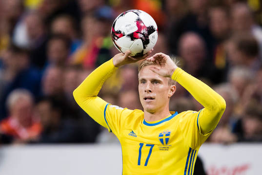 Sveriges Oscar Wendt med ett inkast