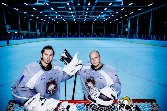 Malmö Redhawks målvakter Cristopher Nihlstorp och Oscar