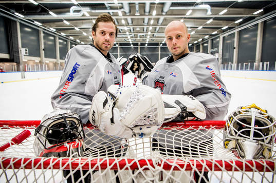 Malmö Redhawks målvakter Cristopher Nihlstorp och Oscar