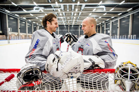 Malmö Redhawks målvakter Cristopher Nihlstorp och Oscar