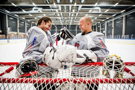 Malmö Redhawks målvakter Cristopher Nihlstorp och Oscar