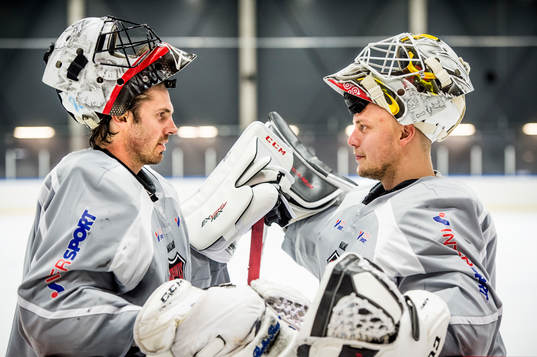 Malmö Redhawks målvakter Cristopher Nihlstorp och Oscar