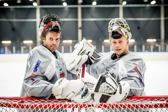 Malmö Redhawks målvakter Cristopher Nihlstorp och Oscar