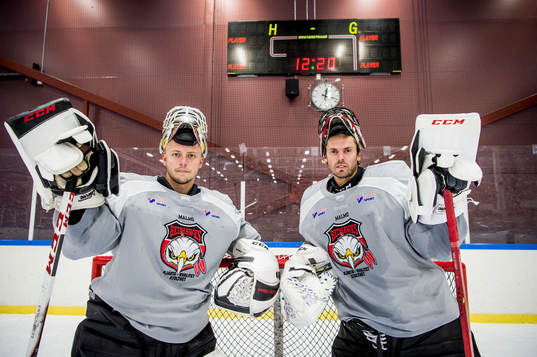 Malmö Redhawks målvakter Cristopher Nihlstorp och Oscar