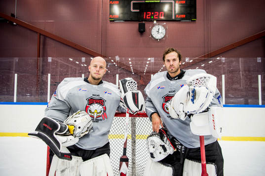 Malmö Redhawks målvakter Cristopher Nihlstorp och Oscar