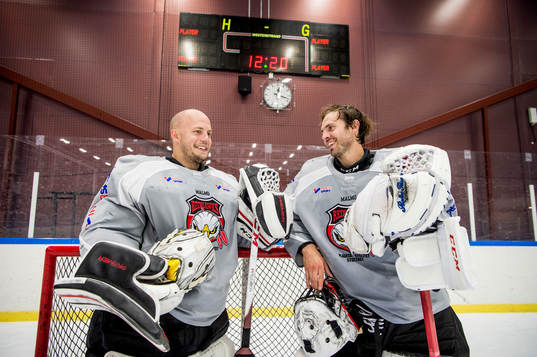 Malmö Redhawks målvakter Cristopher Nihlstorp och Oscar