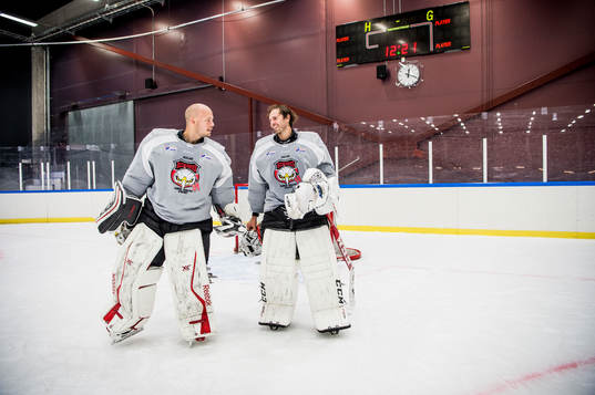 Malmö Redhawks målvakter Cristopher Nihlstorp och Oscar