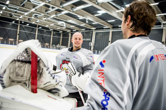 Malmö Redhawks målvakter Cristopher Nihlstorp och Oscar