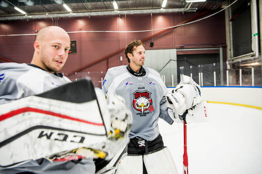 Malmö Redhawks målvakter Cristopher Nihlstorp och Oscar