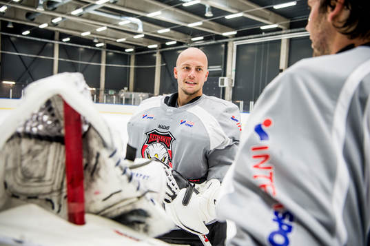Malmö Redhawks målvakter Cristopher Nihlstorp och Oscar