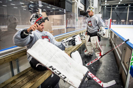 Malmö Redhawks målvakter Cristopher Nihlstorp och Oscar