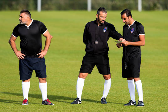Tränare Gianluca Zambrotta (i mitten)