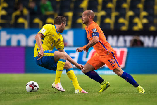 Sveriges Marcus Rohdén och Hollands Wesley Sneijder