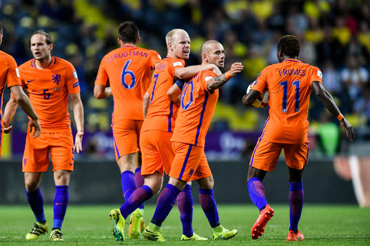 Hollands Wesley Sneijder och Davy Klaassen jublar