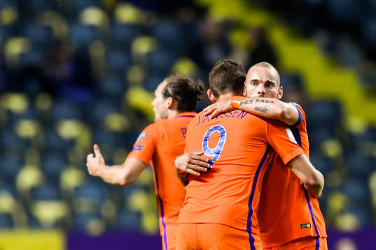 Hollands Wesley Sneijder kramas om av Vincent Janssen