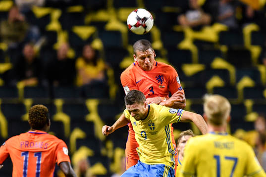 Hollands Vincent Janssen och Sveriges Marcus Berg