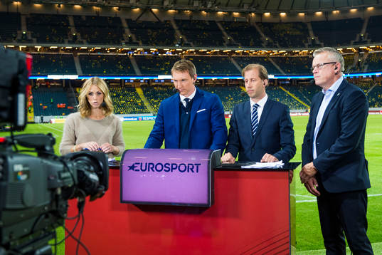 Eurosports studio med experterna Karin Frick, Kim
