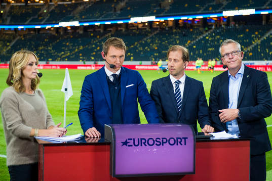 Eurosports studio med experterna Karin Frick, Kim