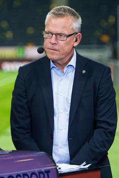 Förbundskapten Janne Andersson blir intervjuad