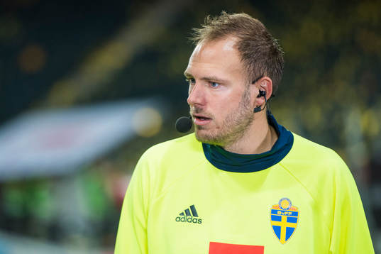 Sveriges Andreas Granqvist blir intervjuad