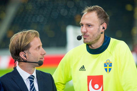 Sveriges Andreas Granqvist blir intervjuad av Eurosports