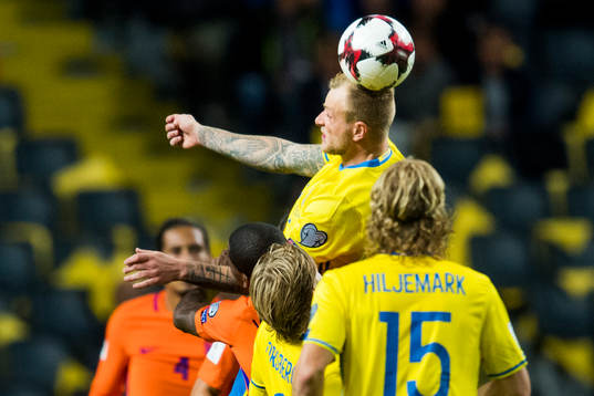 Sveriges John Guidetti nickar undan