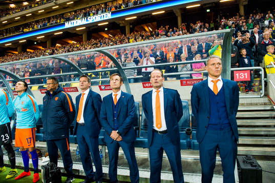 Hollands ledarstab med förbundskapten Danny Blind och