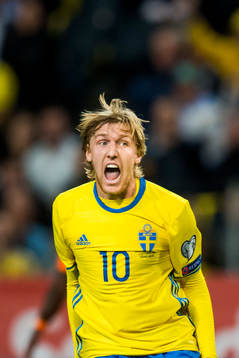 Sveriges Emil Forsberg reagerar