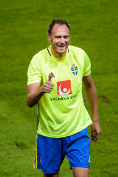 Sveriges Andreas Granqvist gör tummen upp