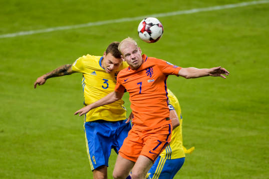 Sveriges Victor Nilsson Lindelöf och Hollands Davy Klaassen