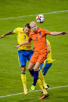 Sveriges Victor Nilsson Lindelöf och Hollands Davy Klaassen