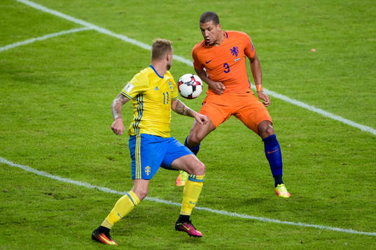 Sveriges John Guidetti och Hollands Jeffrey Bruma