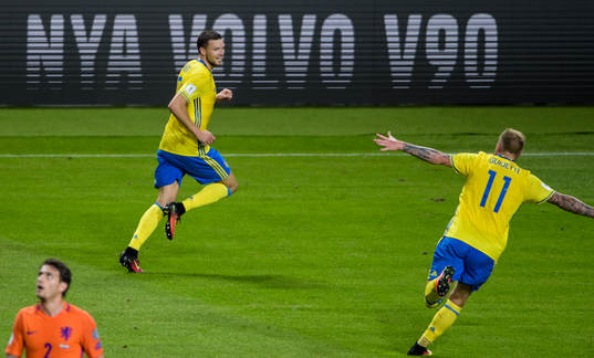 Sveriges Marcus Berg och John Guidetti jublar
