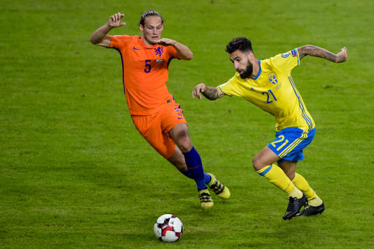 Hollands Daley Blind och Sveriges Jimmy Durmaz