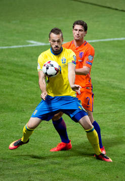 Hollands Daryl Janmaat och Sveriges Emir Kujovic