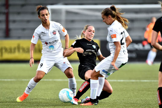 Rosengårds Natasa Andonova och Lieke Martens och