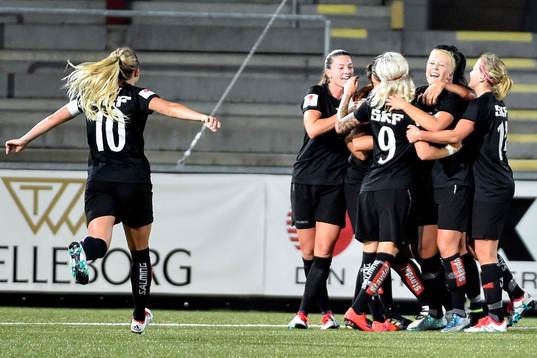 Göteborgs Elin Landström jublar med lagkamraterna