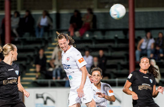 Bläddra bland fler bilder av Fotboll, Damallsvenskan, Rosengård - Kopparbergs/Göteborg