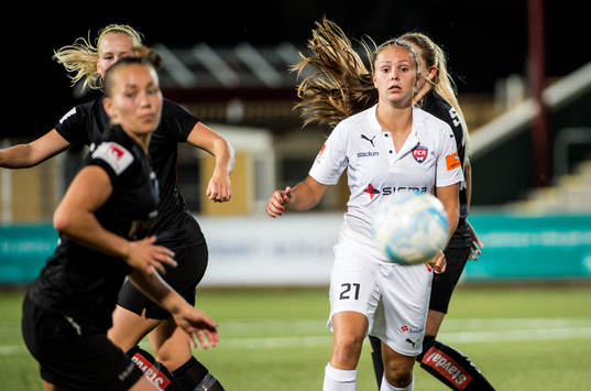 Rosengårds Lieke Martens med bollen