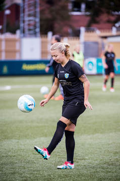 Göteborgs Nathalie Persson värmer upp innan