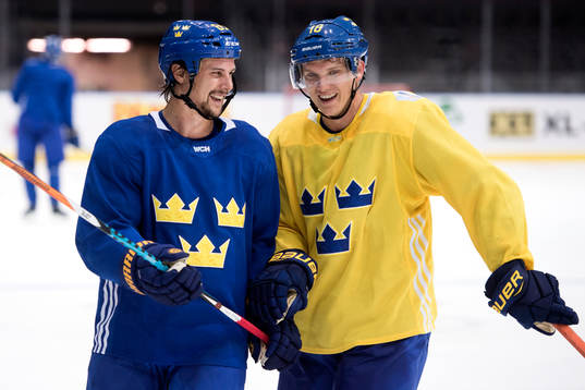 Sveriges Erik Karlsson och Jakob Silfverberg