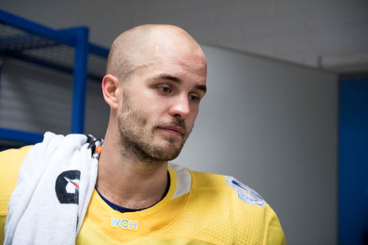 Sveriges Niklas Hjalmarsson blir intervjuad