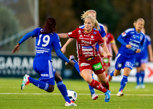 Piteås Irma Helin med bollen