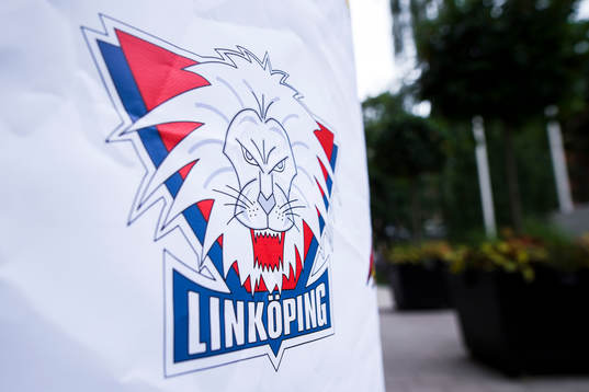 Linköpings Klubbmärke vid entrén till Norra Latin före