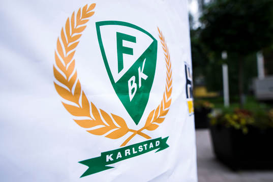 Färjestads Klubbmärke vid entrén till Norra Latin före