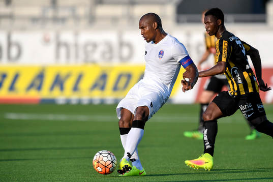 Delhi Dynamos Florent Malouda och Häckens Mohammed